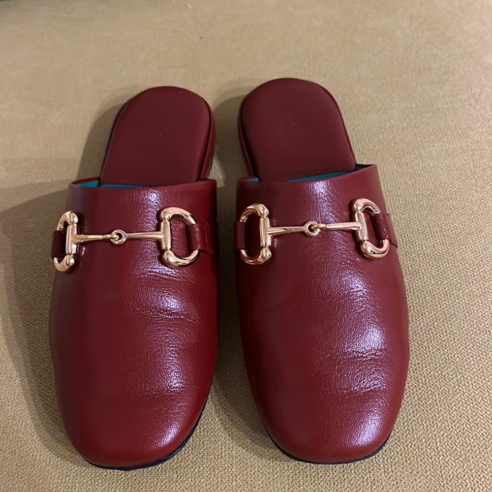 Red Gucci slides